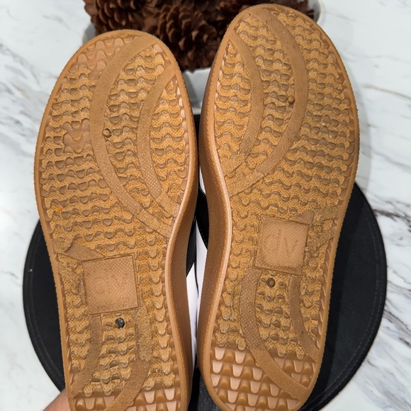 DV by Dolce Vita White and Tan Women's Sneakers size 7.5 - Picture 10 of 16